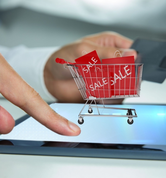 man-playing-tablet-with-shopping-cart (1)